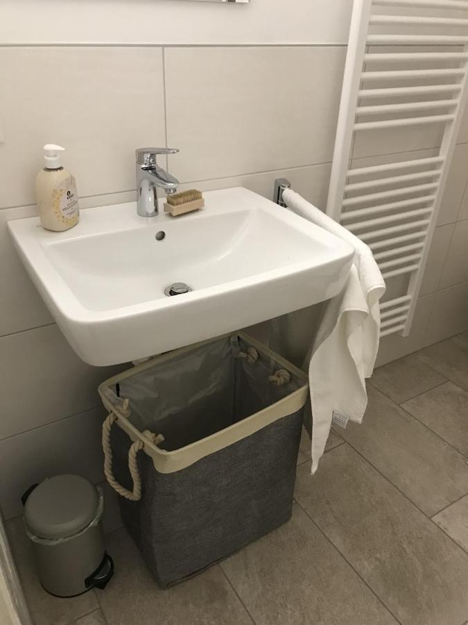 Schoenes Ferienappartment In Zell Am See: Zentral Gelegen Und Naehe Der Areitbahn Und Dem Zeller See Zell am See Exterior foto